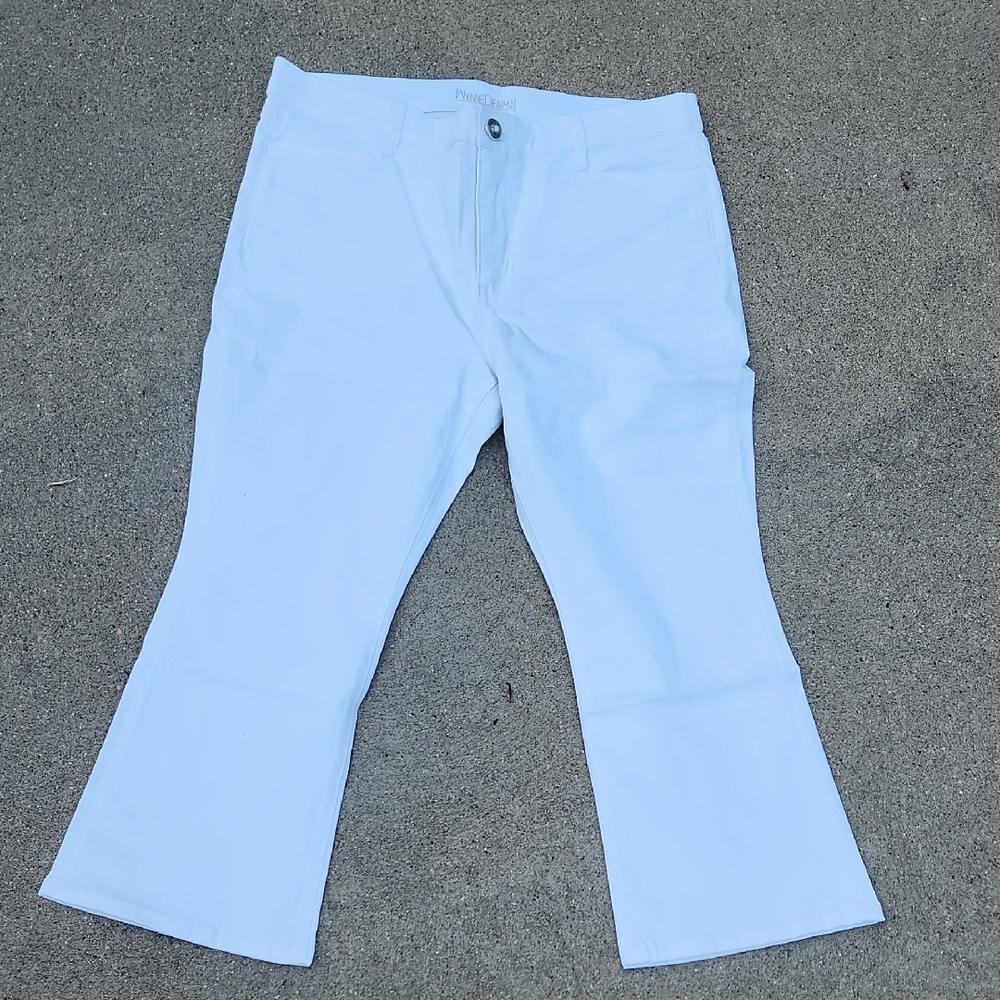 Women's Cropped Jeans in Light Blue